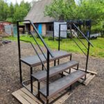 Металлическая лестница для крыльца, Лестница с ДПК ступенями под заказ, Готовая лестница с перилами