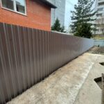 Профессиональный забор из профнастила, Установка забора из профлиста, Готовый забор из профнастила на участке