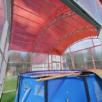 Навес из поликарбоната над каркасным бассейном с арочной крышей